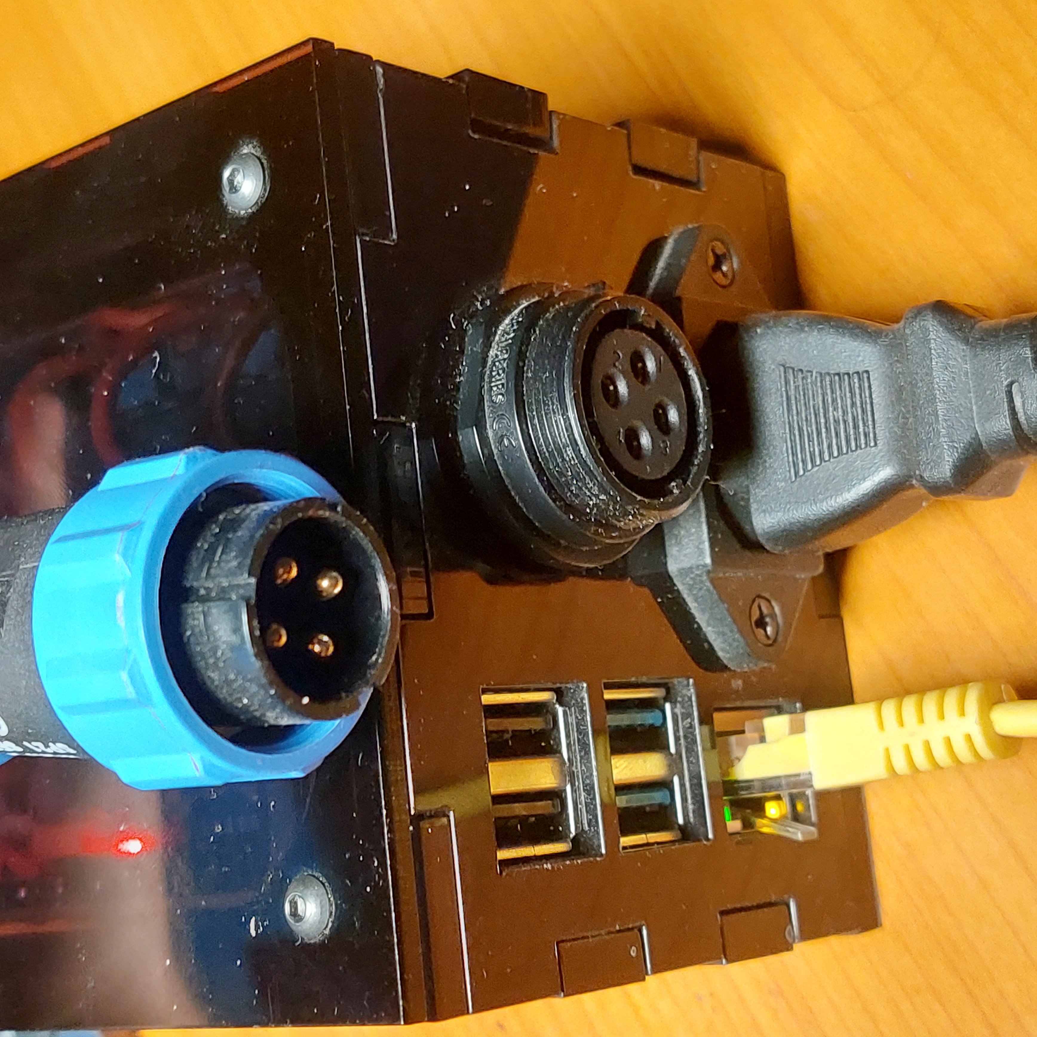 4-pin plug and socket for motor control